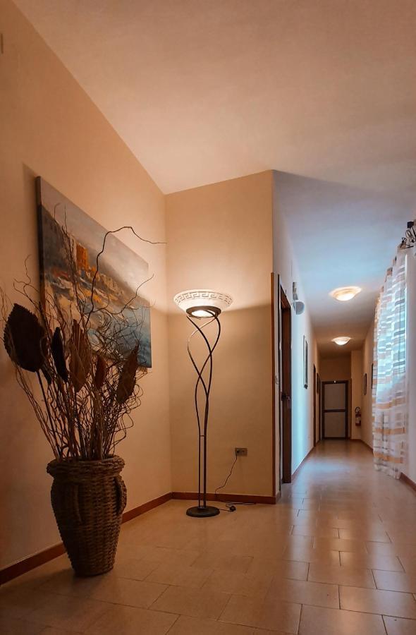 Hotel Mediterraneo Джовинацо Екстериор снимка