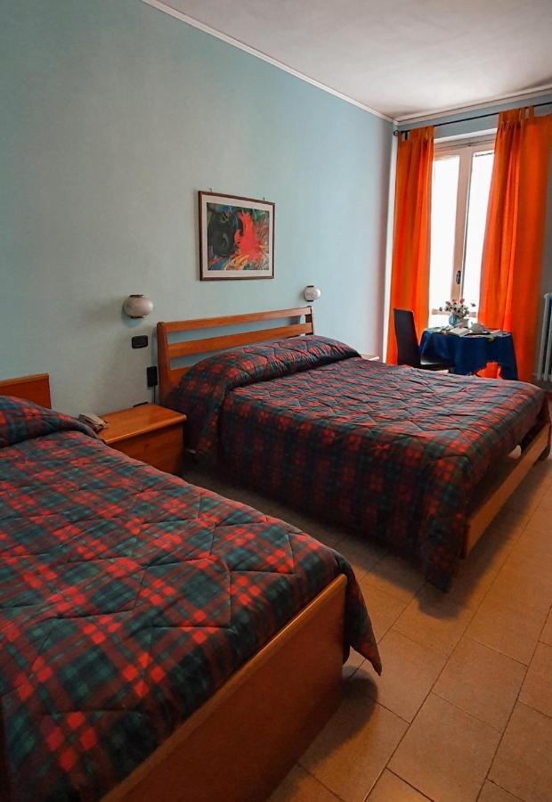 Hotel Mediterraneo Джовинацо Екстериор снимка
